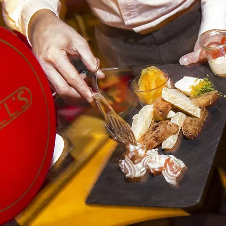 Komfort Serviced By Auhof Lägenhet