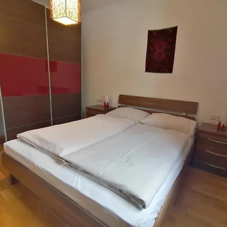 Komfort Serviced By Auhof Lägenhet